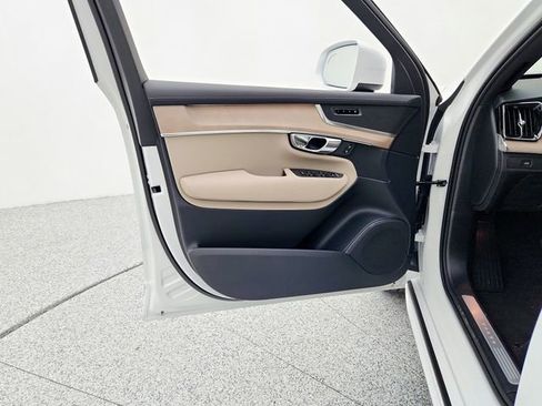 New 2026 Volvo XC90 B6 Core image 27