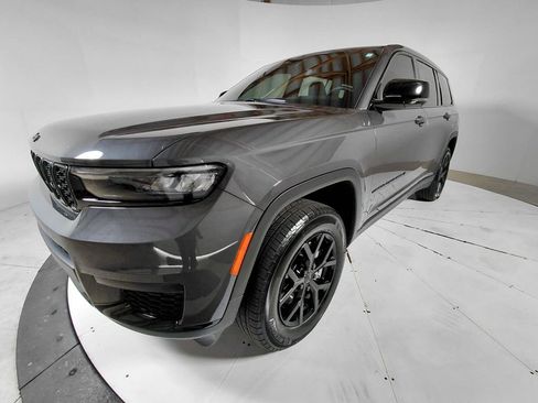 Certified 2024 Jeep Grand Cherokee L Altitude image 3