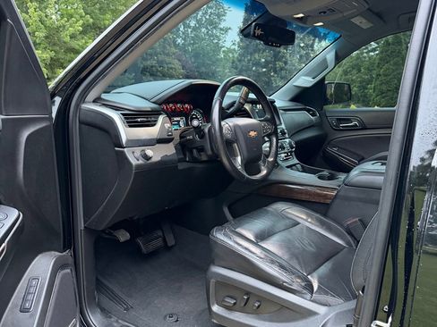 Used 2019 Chevrolet Suburban LT RWD image 10