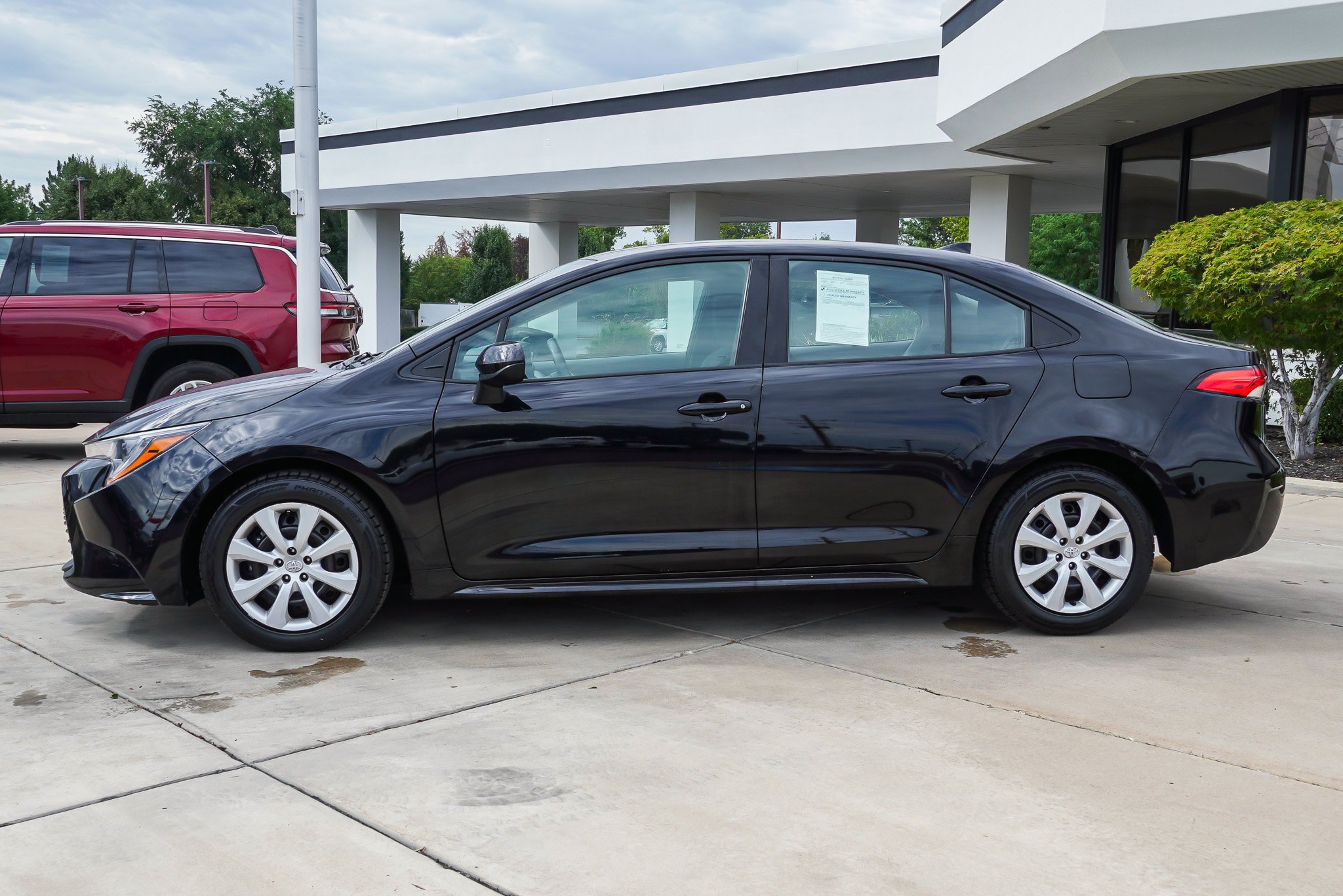 Used 2025 Toyota Corolla LE FWD image 5