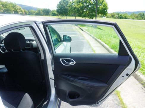 Used 2019 Nissan Sentra SV w/ Special Edition Package FWD image 18