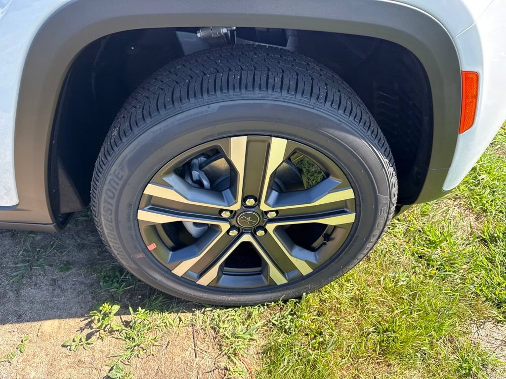 New 2027 Jeep Grand Cherokee Limited AWD/4WD image 9