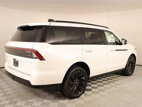 New 2025 Lincoln Navigator Reserve w/ Jet Appearance Package AWD/4WD image 22