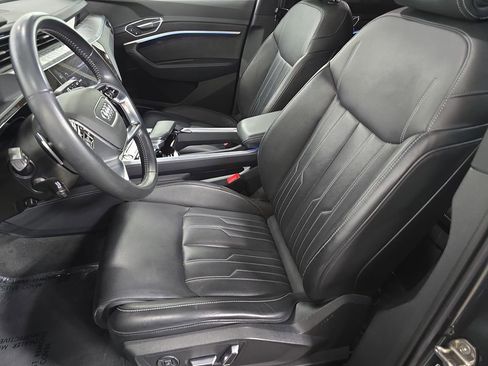 Used 2019 Audi e-tron Prestige w/ Prestige Package AWD/4WD image 5