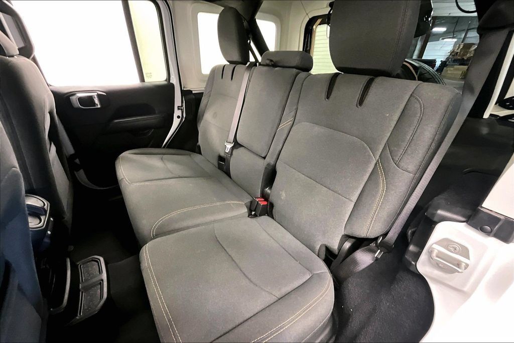Used 2024 Jeep Wrangler Unlimited Sahara AWD/4WD image 22