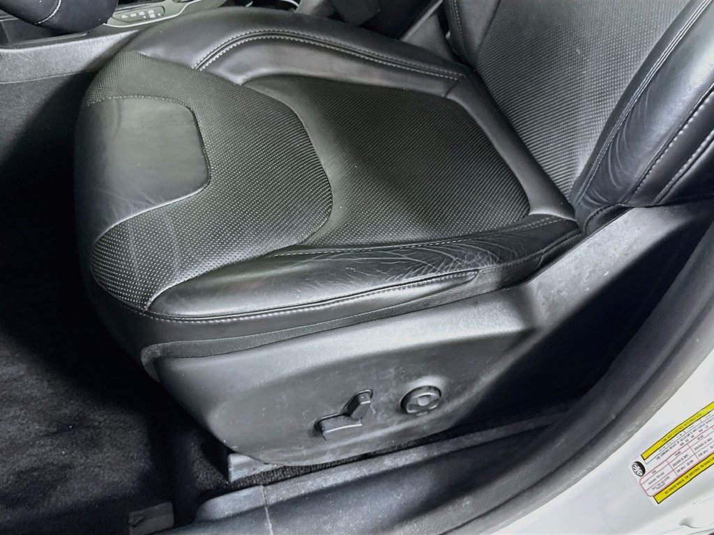 Used 2019 Jeep Cherokee Limited FWD image 23