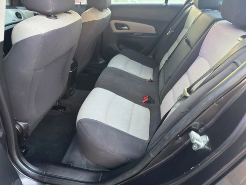 Used 2014 Chevrolet Cruze LS image 9