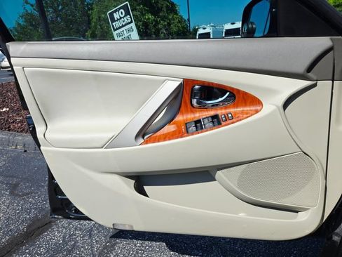 Used 2011 Toyota Camry XLE w/ SE/XLE Extra-Value Pkg FWD image 31