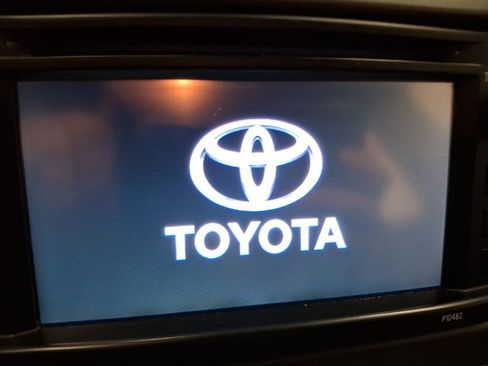 Used 2013 Toyota Corolla LE image 23