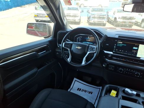 Used 2023 Chevrolet Silverado 1500 LT w/ Z71 Off-Road Package AWD/4WD image 15