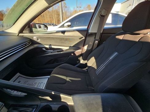 Used 2023 Hyundai Elantra SEL image 13