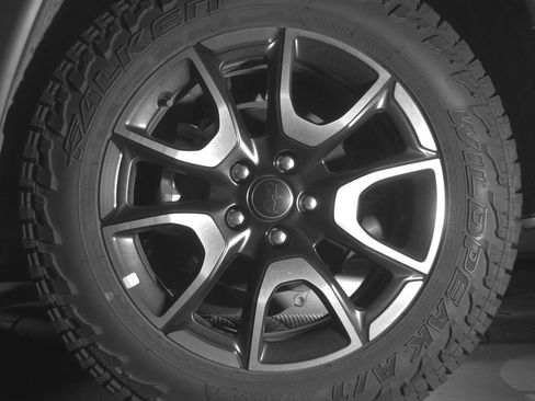 Used 2025 Jeep Compass Trailhawk image 14