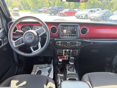 Used 2023 Jeep Wrangler Unlimited Rubicon AWD/4WD image 2