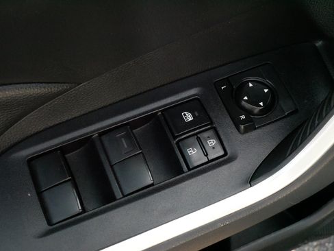 Certified 2021 Toyota RAV4 LE AWD/4WD image 19
