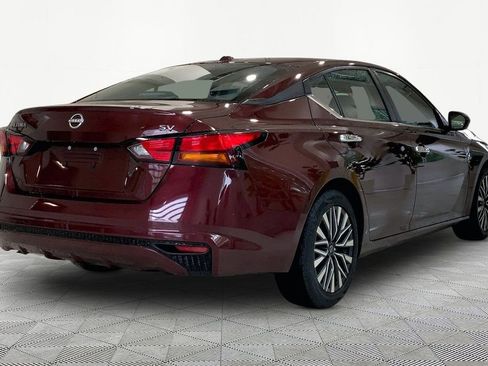 Used 2024 Nissan Altima 2.5 SV FWD image 5