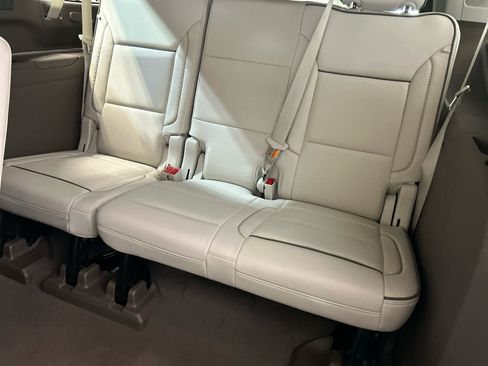 Used 2023 GMC Yukon XL Denali AWD/4WD image 11