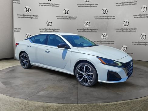 Used 2024 Nissan Altima 2.5 SR FWD image 7