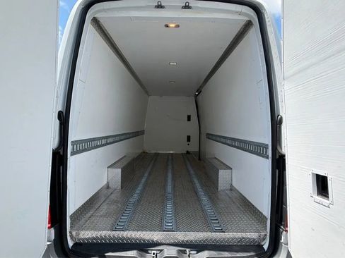 Used 2021 Mercedes-Benz Sprinter 2500 image 9