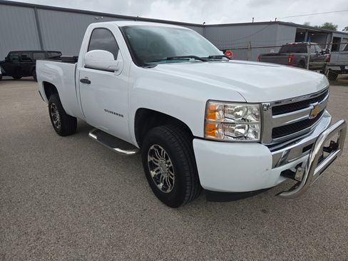 Used 2011 Chevrolet Silverado 1500 W/T RWD image 10