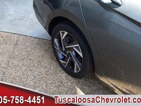 Used 2025 Hyundai Elantra Limited FWD image 15