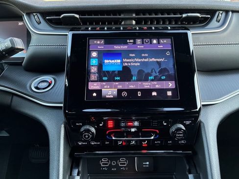 New 2025 Jeep Grand Cherokee L Altitude image 19