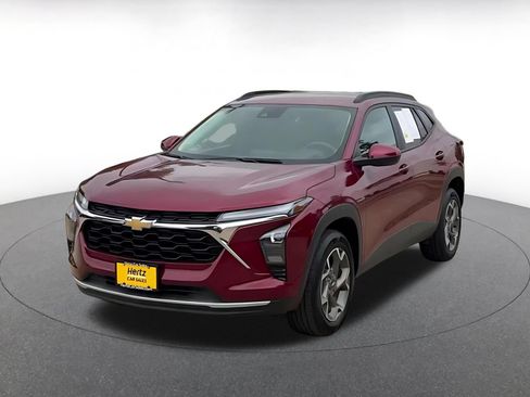 Used 2025 Chevrolet Trax LT FWD image 6