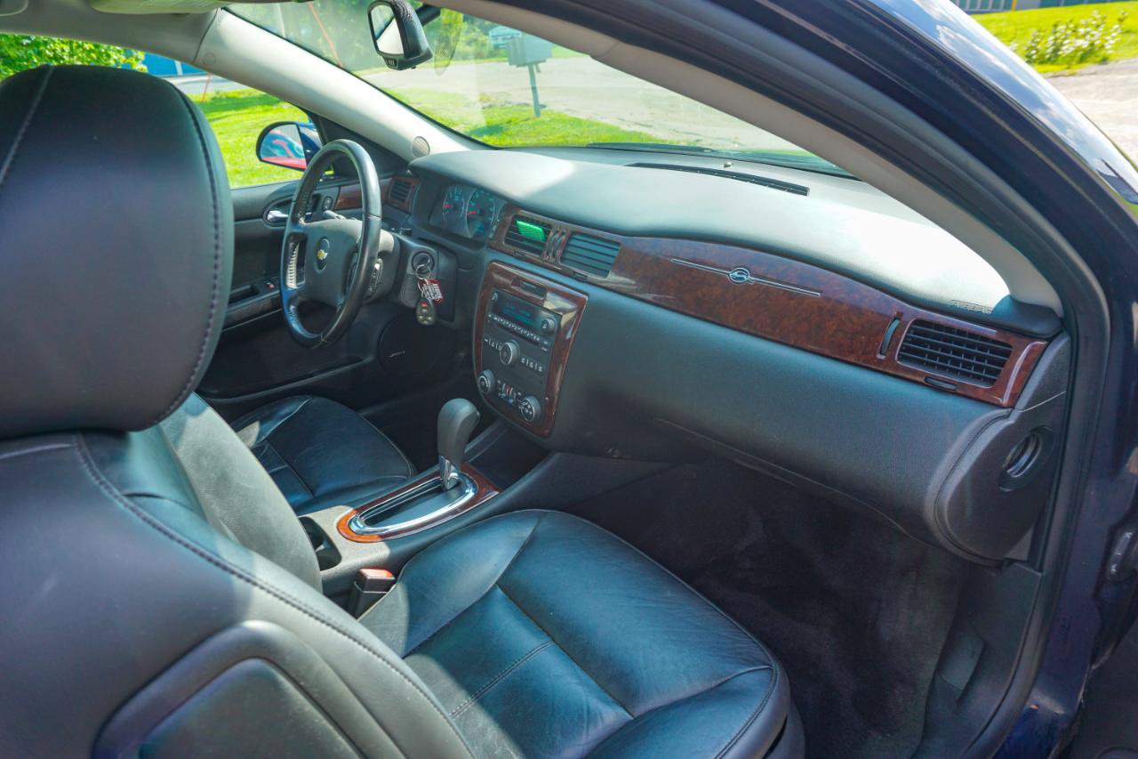 Used 2011 Chevrolet Impala LT w/ Luxury Edition Package FWD image 19