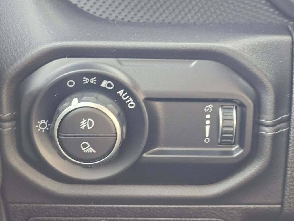 Used 2024 Jeep Gladiator Rubicon AWD/4WD image 38