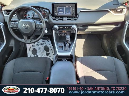 Used 2019 Toyota RAV4 LE FWD image 13