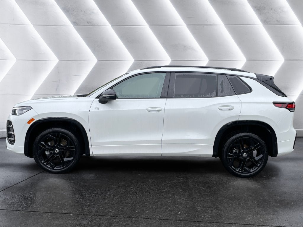 New 2026 Volkswagen Tiguan SE R-Line AWD/4WD image 3
