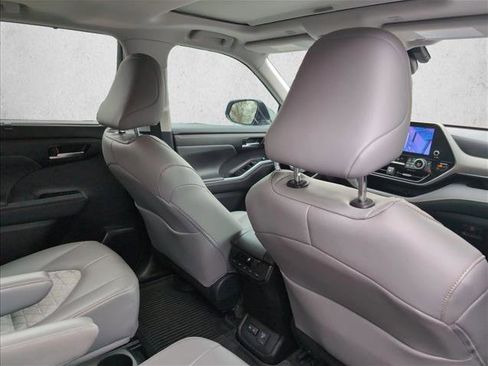 Used 2023 Toyota Highlander Bronze Edition image 22