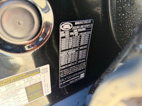 Certified 2023 Land Rover Range Rover Velar R-Dynamic S image 23