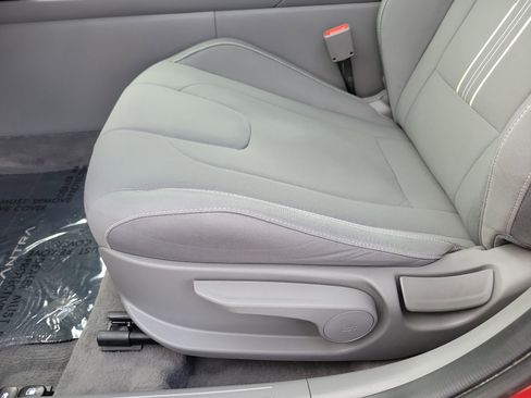 Certified 2024 Hyundai Elantra SEL w/ Convenience Package image 22