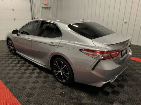 Used 2019 Toyota Camry SE w/ Carpet Mat Package image 2