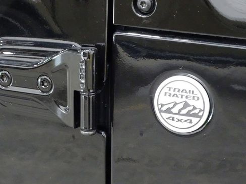 Used 2024 Jeep Wrangler Sahara image 40