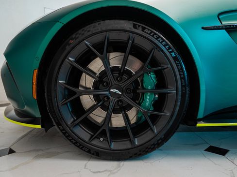 Used 2025 Aston Martin V8 Vantage Coupe image 4