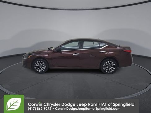 Used 2025 Nissan Altima 2.5 SV AWD/4WD image 9