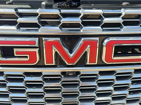 Used 2024 GMC Yukon XL Denali w/ Denali Reserve Package image 33