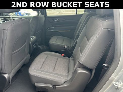 Used 2025 Chevrolet Traverse LT image 32
