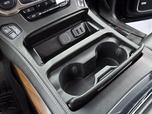 Used 2020 GMC Yukon Denali w/ Denali Premium Package image 30