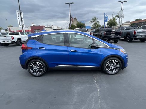 Used 2019 Chevrolet Bolt Premier w/ Infotainment Package FWD image 4