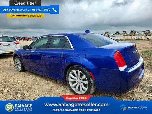 Used 2019 Chrysler 300 Touring w/ Chrome Appearance Package RWD image 3
