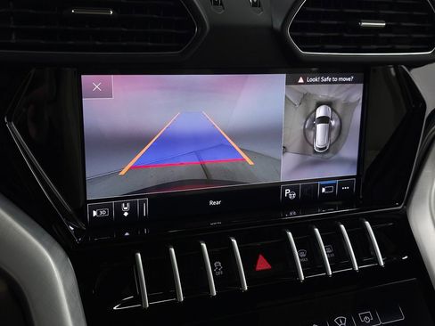 Used 2021 Lamborghini Urus image 35