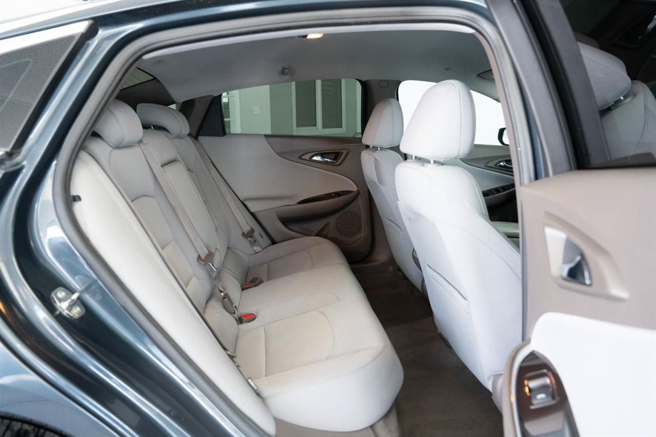 Used 2021 Chevrolet Malibu LT FWD image 17