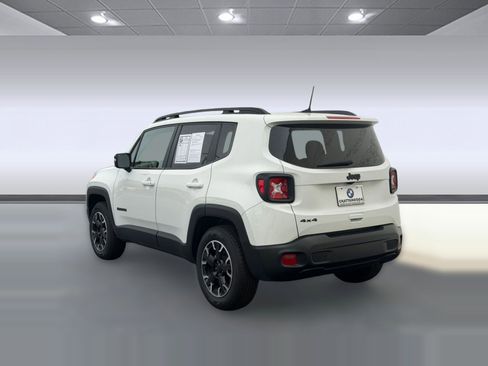 Used 2023 Jeep Renegade Latitude AWD/4WD image 3