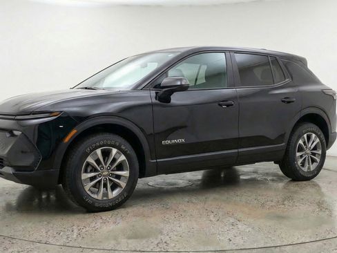 Used 2025 Chevrolet Equinox LT image 3