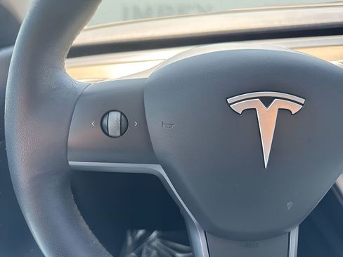 Used 2022 Tesla Model Y Performance AWD/4WD image 16