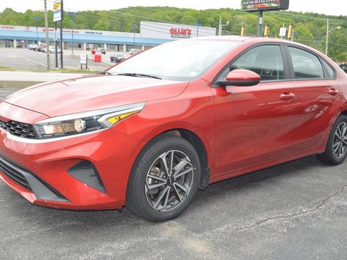 Used 2022 Kia Forte LXS FWD image 4