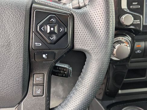 Used 2020 Toyota 4Runner Venture w/ Moonroof Package AWD/4WD image 23
