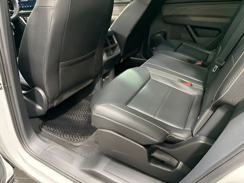Used 2023 Volkswagen Atlas Cross Sport SE w/ Panoramic Sunroof Package FWD image 31